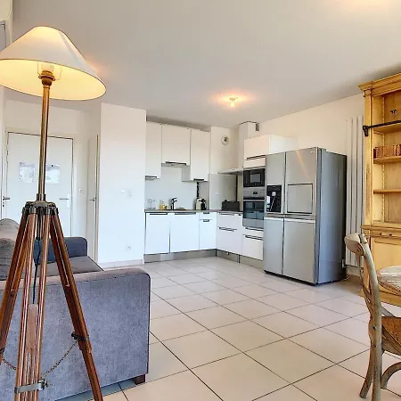 Carnon: Spacieux F2 Avec Balcon, Clim Et Garage - Fr-1-715-4 Appartement Mauguio
