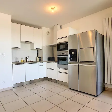 Appartement Carnon: Spacieux F2 Avec Balcon, Clim Et Garage - Fr-1-715-4